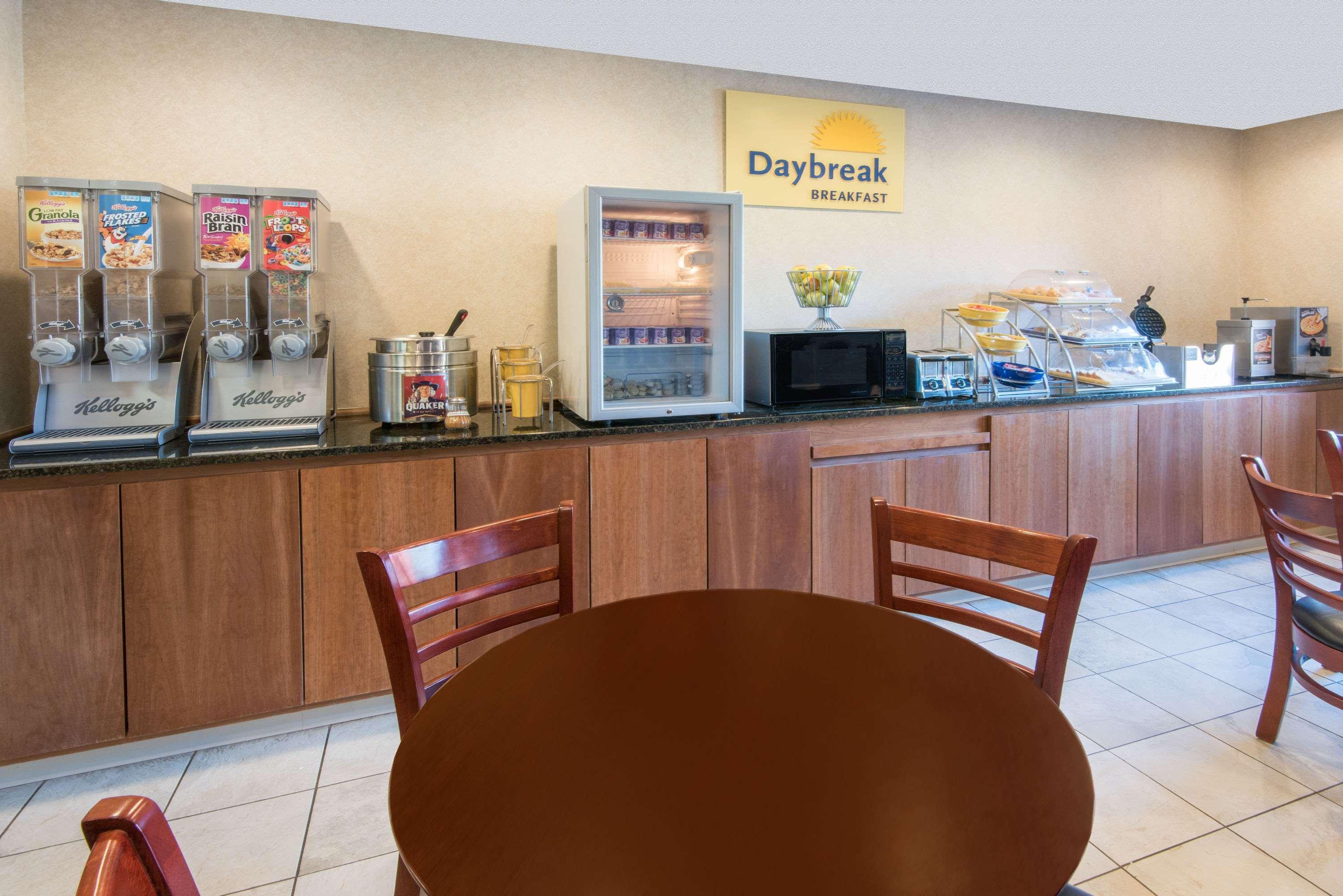 Days Inn By Wyndham Wooster Εξωτερικό φωτογραφία