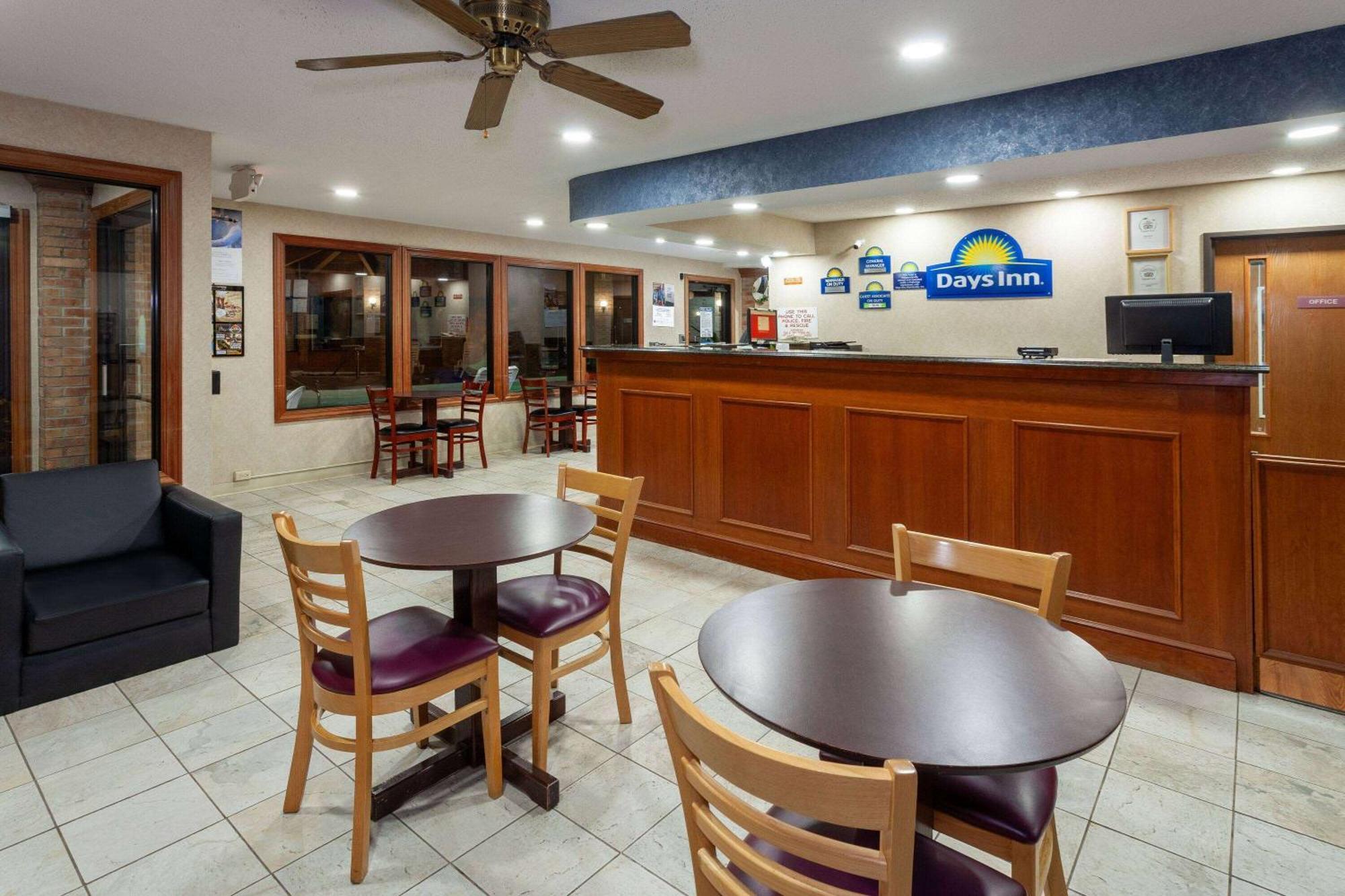 Days Inn By Wyndham Wooster Εξωτερικό φωτογραφία